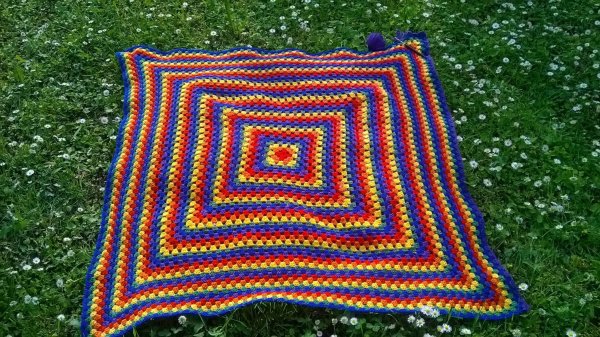 Táncoló Szálak Kötő és Horgoló Klub, Pécs, közösségi munkában készült takarónk 2015